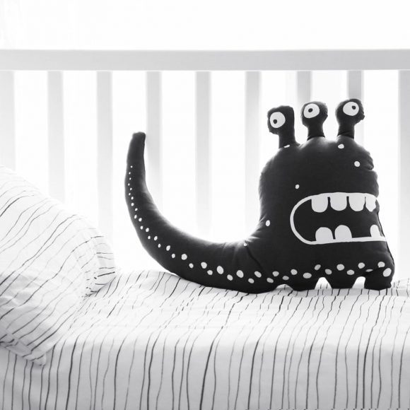 Ooh Noo – Kissen – Three-eyed Monster – Schwarz