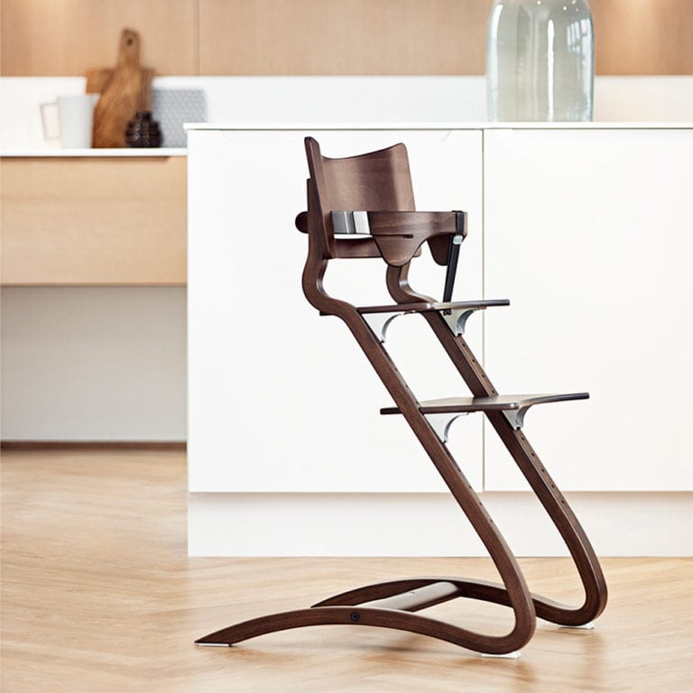 Leander-Classic-Safetybar-Highchair-Walnut