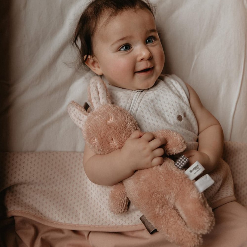 Snoozebaby Amsterdam – Kuscheltier ORGANIC Romy Rabbit Cuddle – Milky Rust
