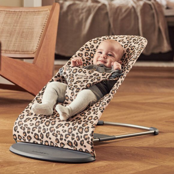 BabyBjörn –  Babywippe Bliss – Klassische Steppung – Beige/Leopard