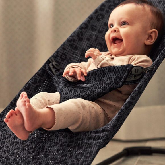 BabyBjörn –  Babywippe Bliss – Netzstoff – Anthrazit/Leopard