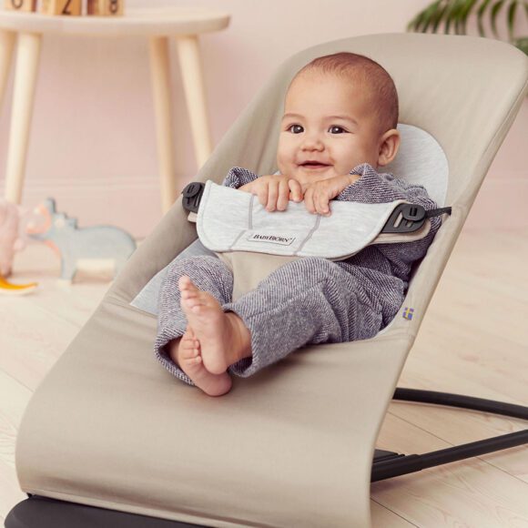 BabyBjörn –  Babywippe Soft – Schwarzer Rahmen – Baumwolle/Jersey – Beige/Grau