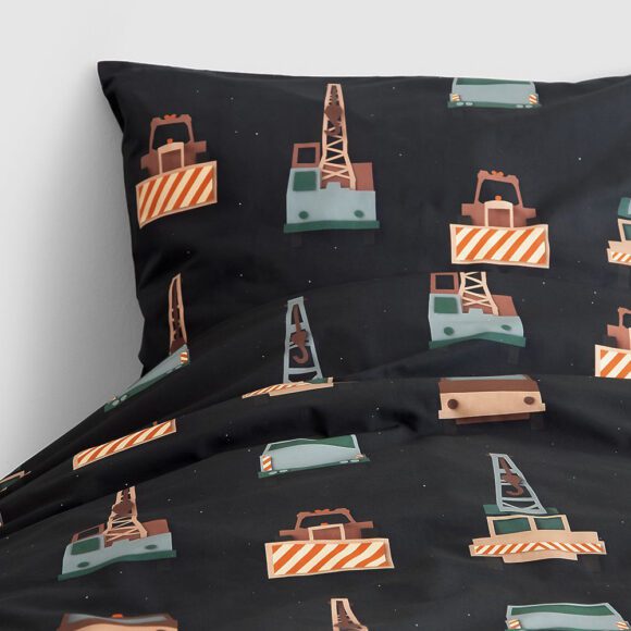 Studio Ditte – Bettwäsche – Crane Truck Dark – 140 x 200/220 cm