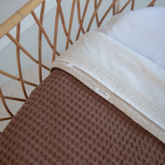 Koeka – Cot Sheet Nostalgia – Warm White – 110 x 140 cm