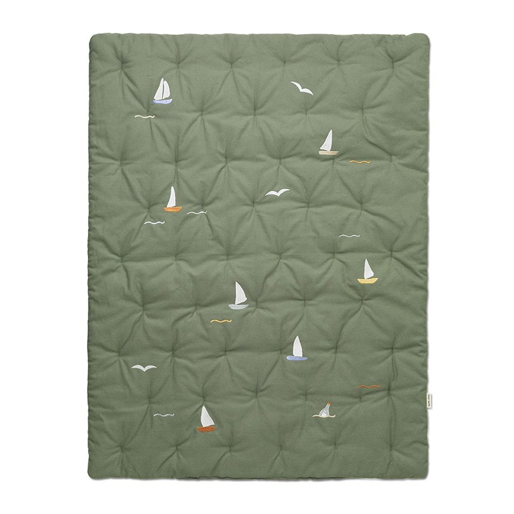 Dear April - Bestickte Spielmatratze - Sailboats