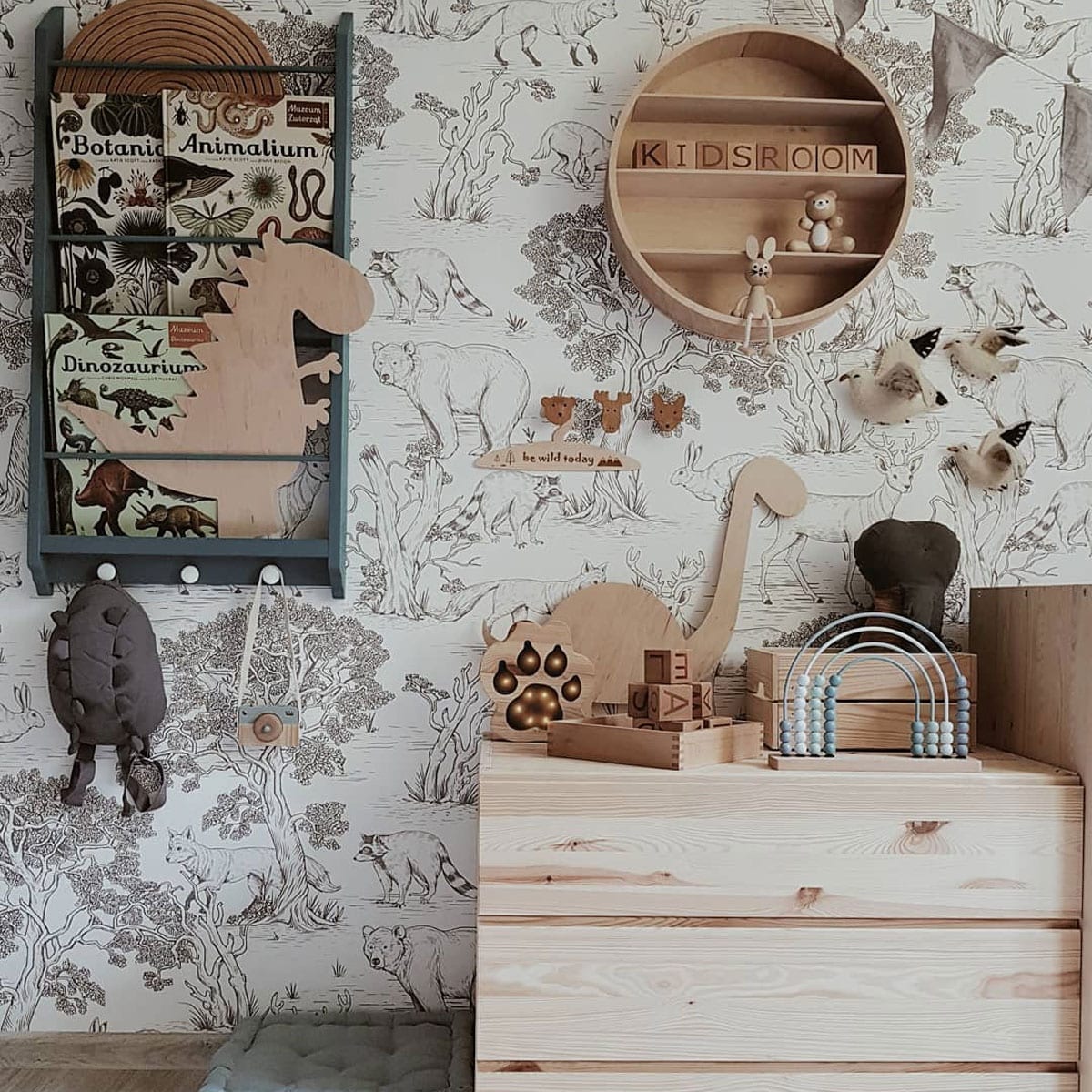 Dekornik - Wallpaper - Animals White - 100 x 280 cm