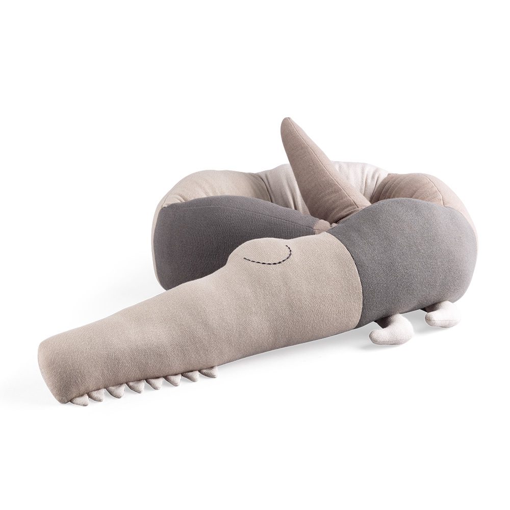 Sebra - Gestricktes Kissen - Sleepy Croc - Seabreeze Beige